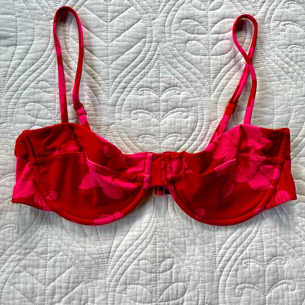 🎉NWOT 🌺ACACIA HADLEY BIKINI TOP IN AHUNUI🌺